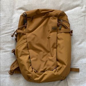 REI Ruckpack 18L brand new but without tags